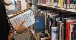 Книги в упадке: причины снижения чтения